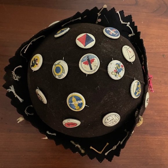 Jughead beanie with vintage charms and metal buttons. 1940’s - Picture 3 of 6